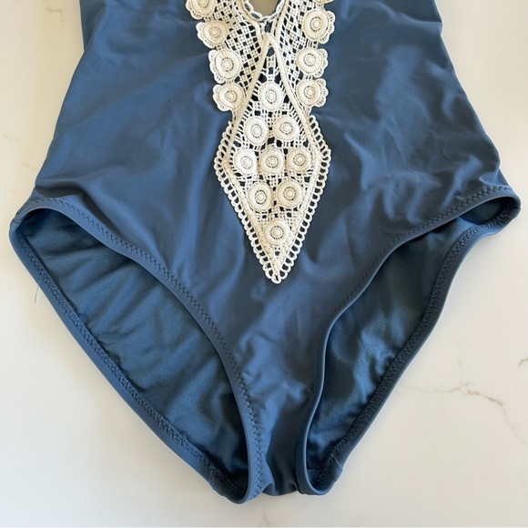 Mossimo Women's Crochet Trim Plunge Front One Piece Swimsuit NWOT - Picture 4 of 14